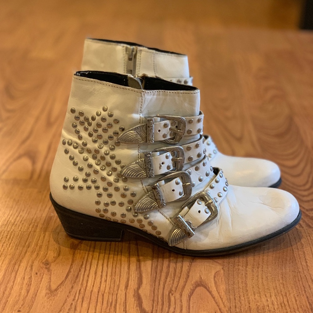 Urban Outfitters studded white leather bootie 7